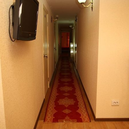 Guest House Milana Sochumi Exterior foto