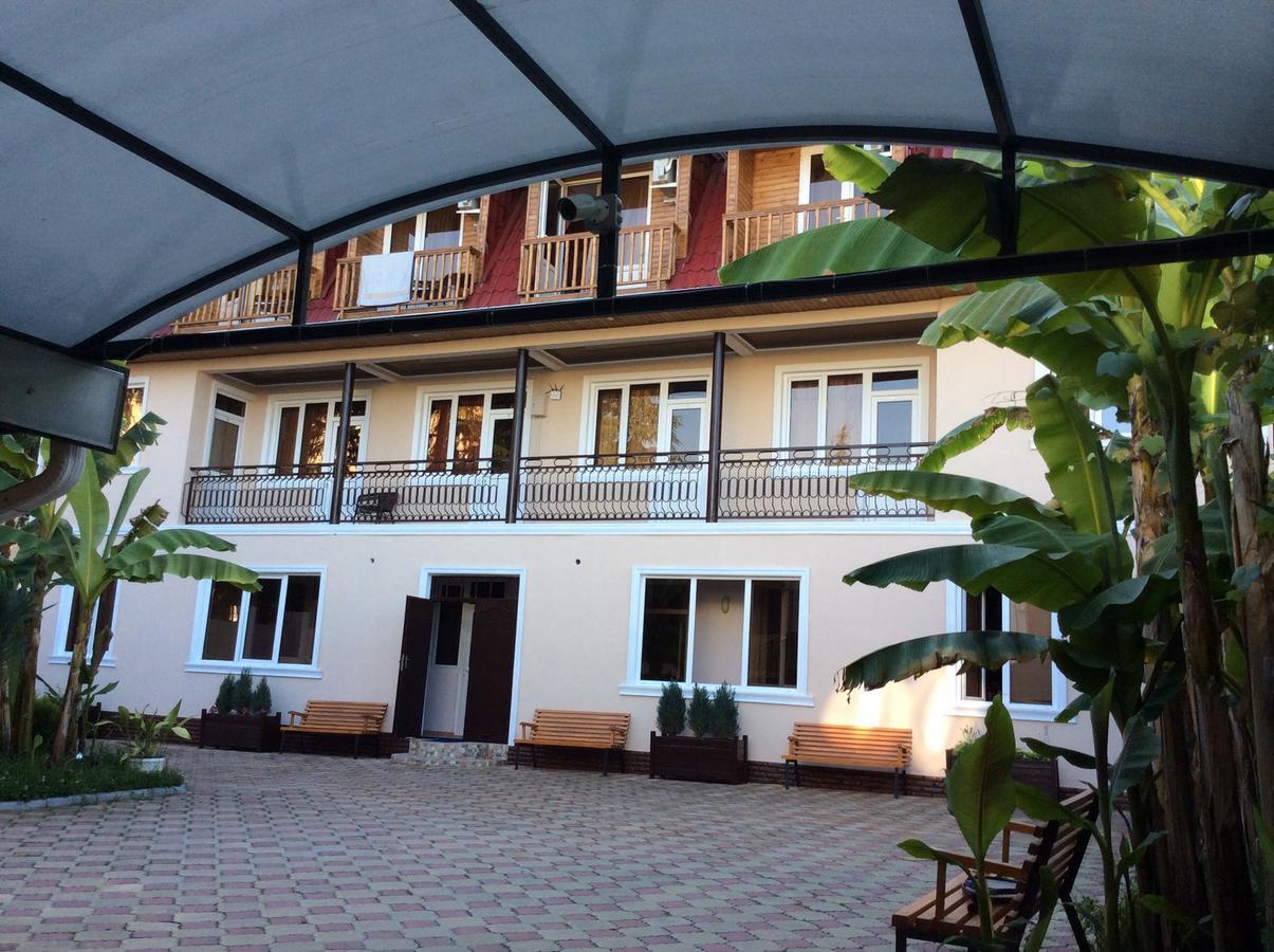 Guest House Milana Sochumi Exterior foto