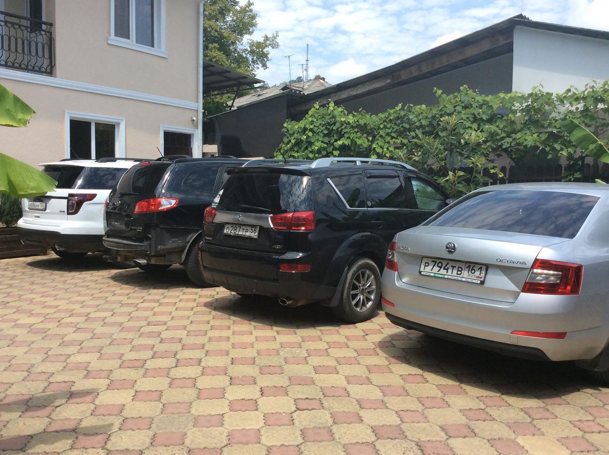 Guest House Milana Sochumi Exterior foto